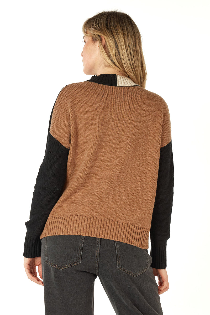 COLOUR BLOCK TRIM JUMPER IN BLACK