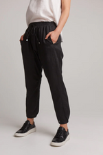 STUDIO RELAXED PANT: BLACK