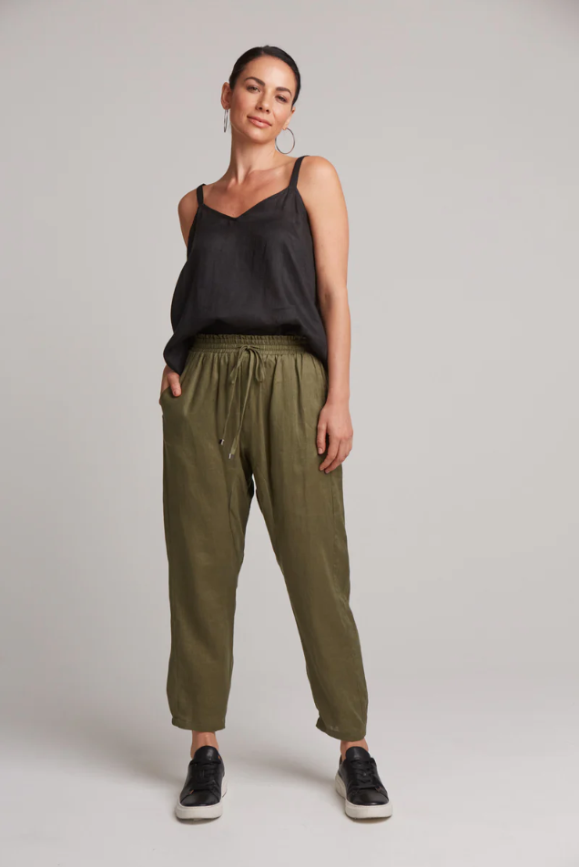 STUDIO RELAXED PANT: KHAKI