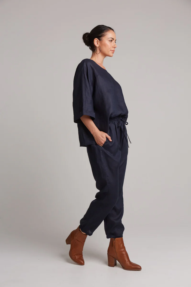 STUDIO RELAXED PANT: NAVY