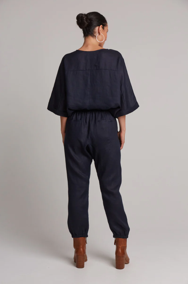 STUDIO RELAXED PANT: NAVY