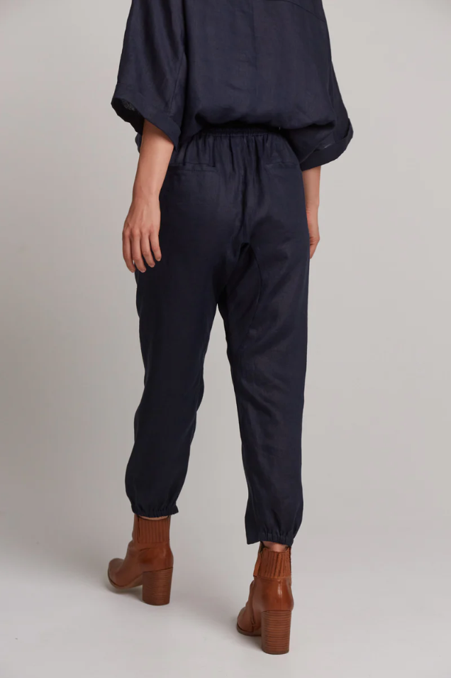 STUDIO RELAXED PANT: NAVY