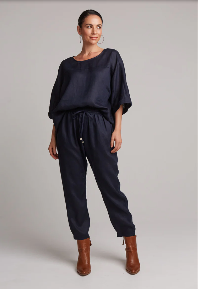 STUDIO RELAXED PANT: NAVY