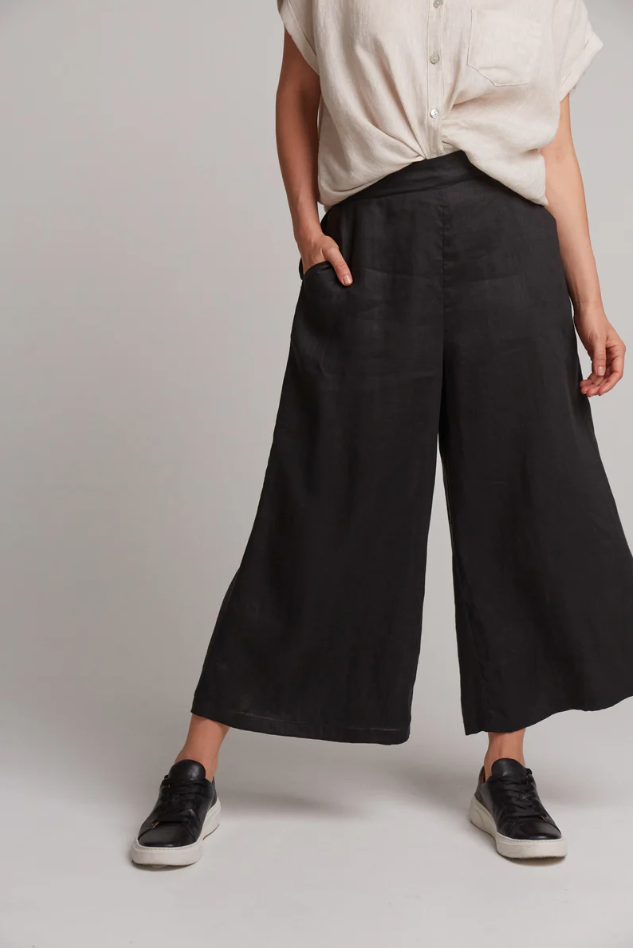 STUDIO CROP PANT: BLACK