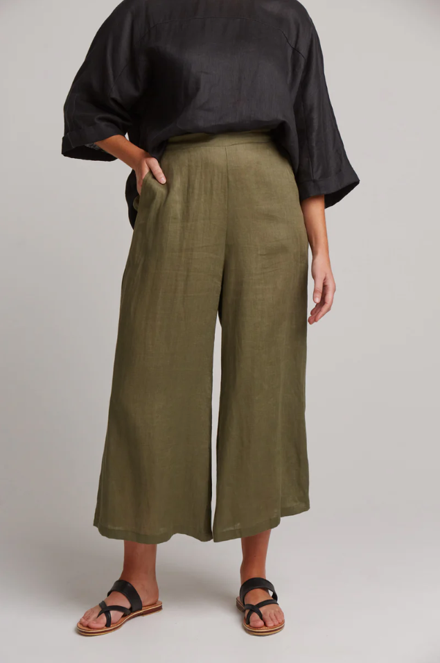 STUDIO CROP PANT: KHAKI