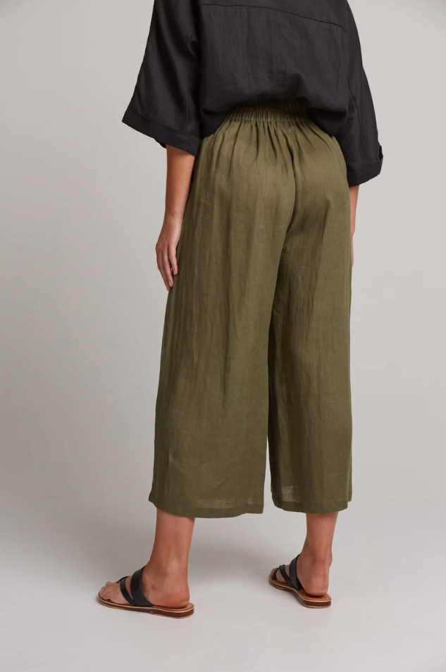 STUDIO CROP PANT: KHAKI