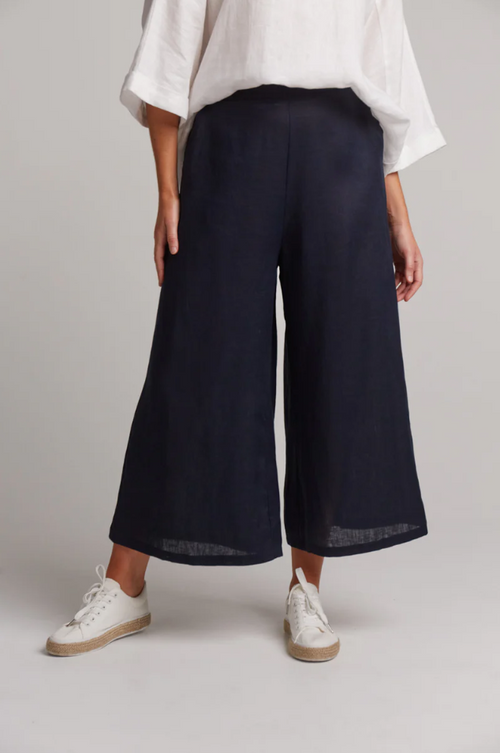 STUDIO CROP PANT: NAVY