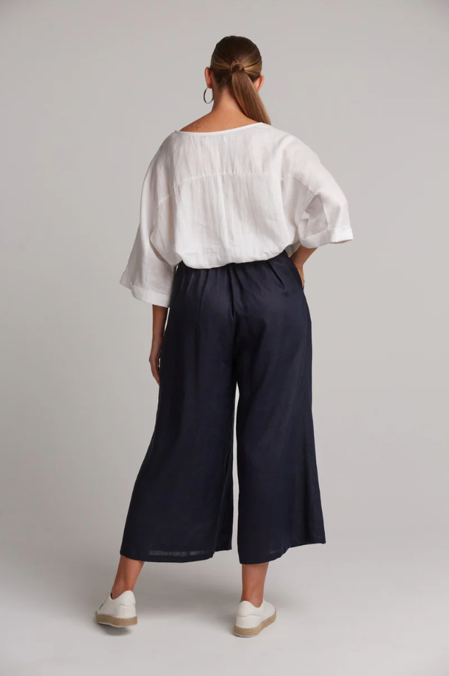 STUDIO CROP PANT: NAVY