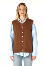 ESSENTIAL BUTTON VEST IN COFFEE