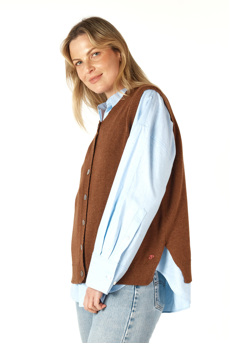 ESSENTIAL BUTTON VEST IN COFFEE