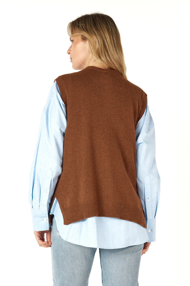 ESSENTIAL BUTTON VEST IN COFFEE