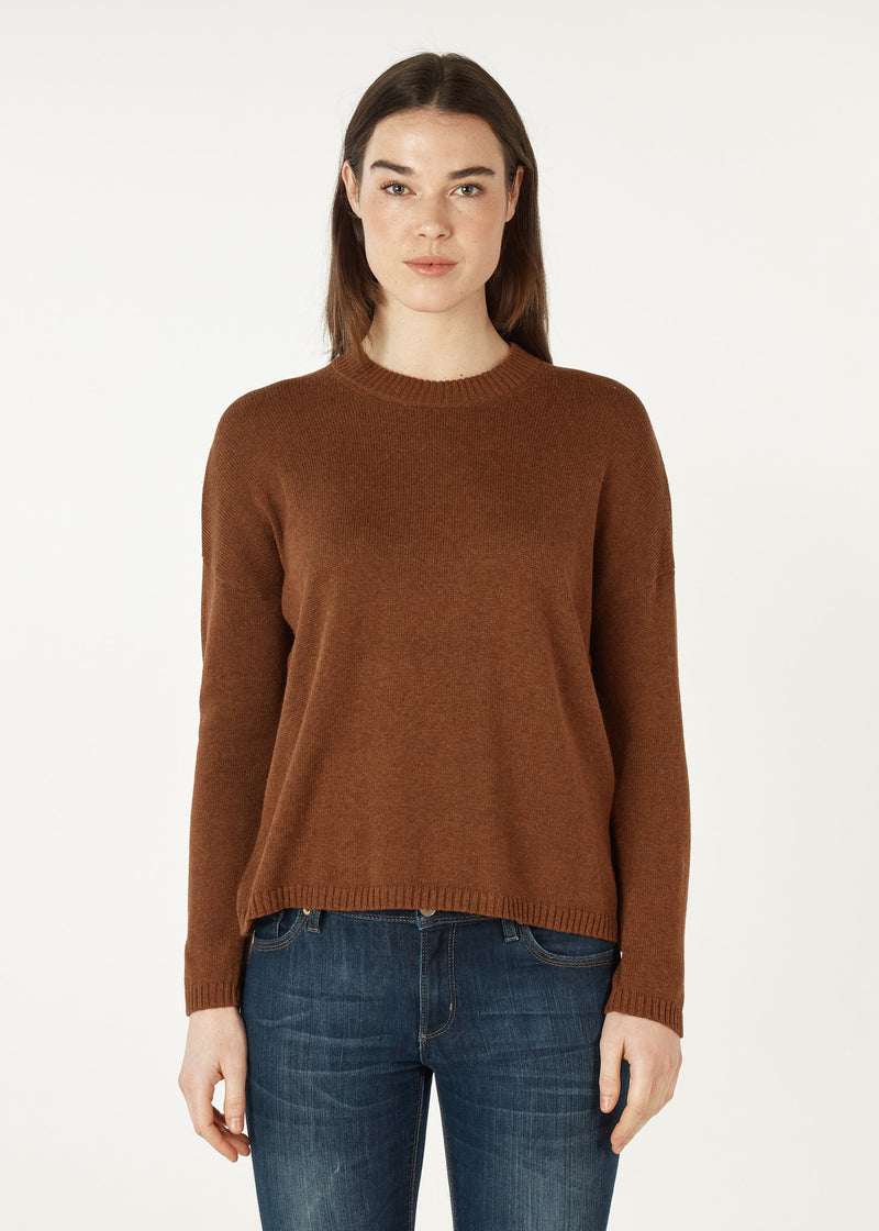 ESSENTIAL ROUND NECK IN COFFEE