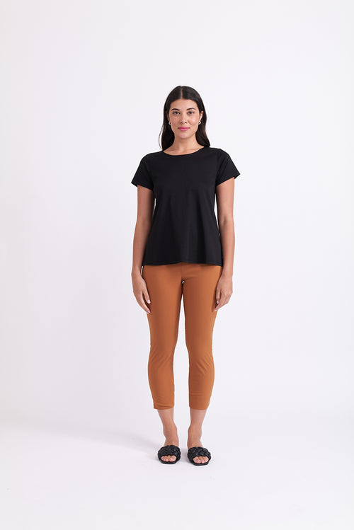 NATURAL FLARE TOP: BLACK