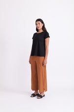 NATURAL FLARE TOP: BLACK