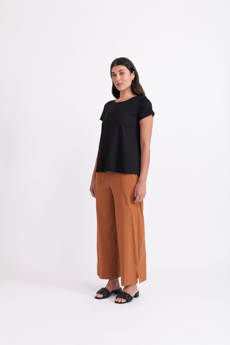 NATURAL FLARE TOP: BLACK