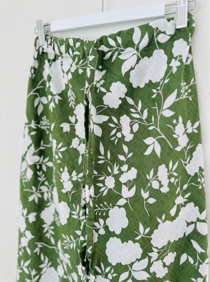 ANTHEA LINEN SKIRT: BIG FLOWER MOSS