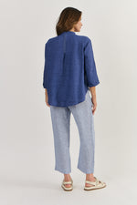 CREW NECK LINEN SHIRT IN DELTA